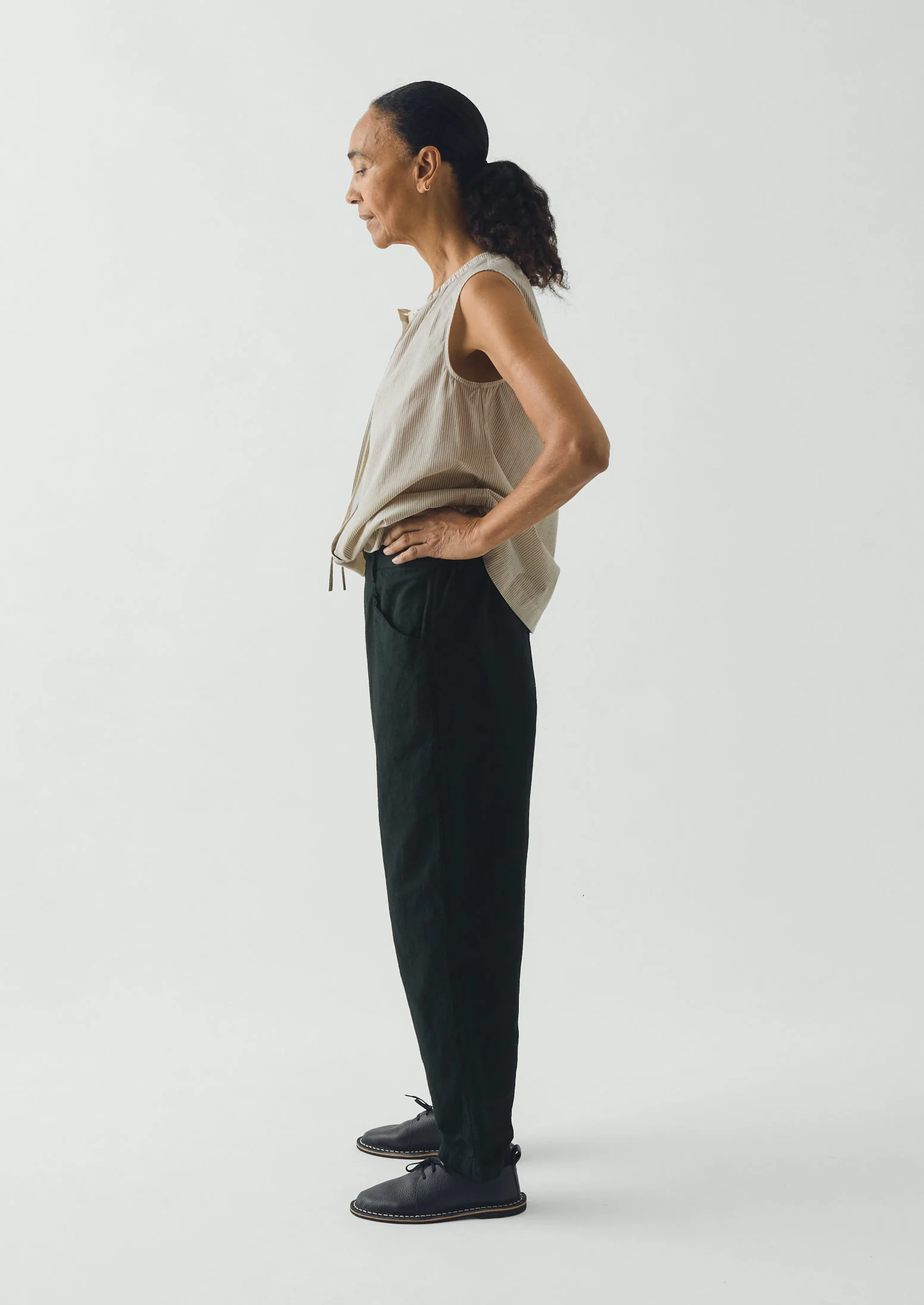 Alix Micro Houndstooth Cotton Linen Trousers | Oil Green - Image 4