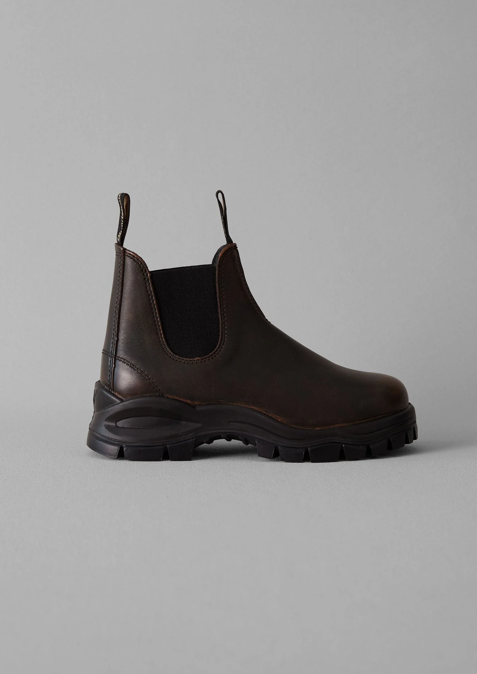 Blundstone Leather Lug Boots | Chocolate - Image 3