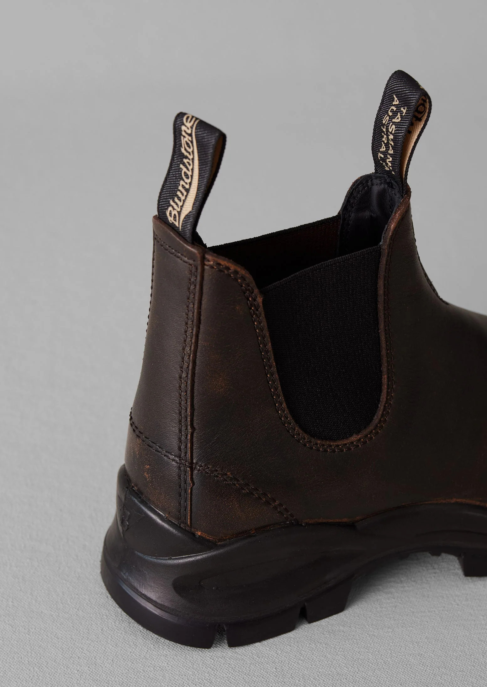 Blundstone Leather Lug Boots | Chocolate - Image 4