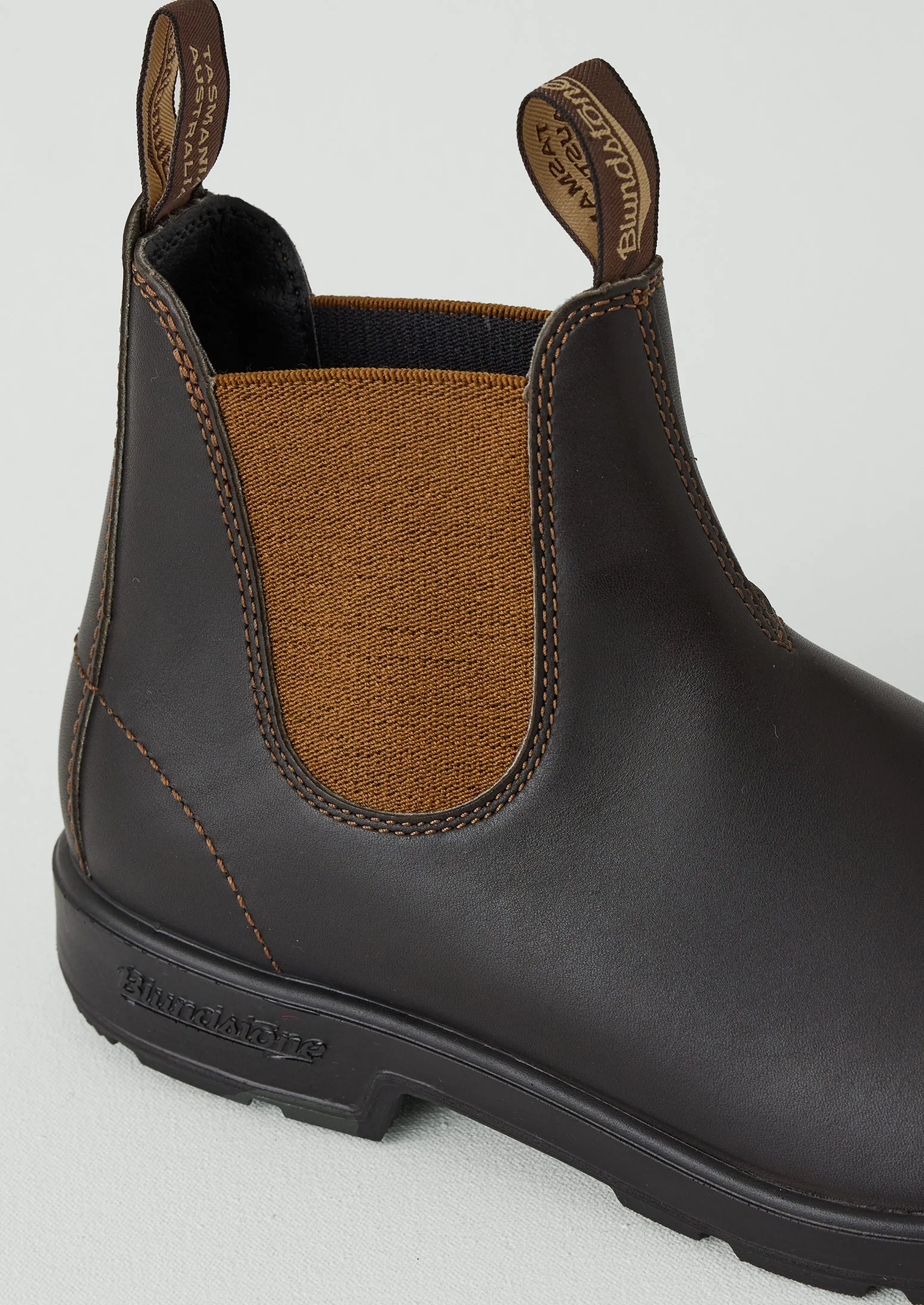 Blundstone Originals Leather Pull On Boots | Brown/Toffee - Image 3