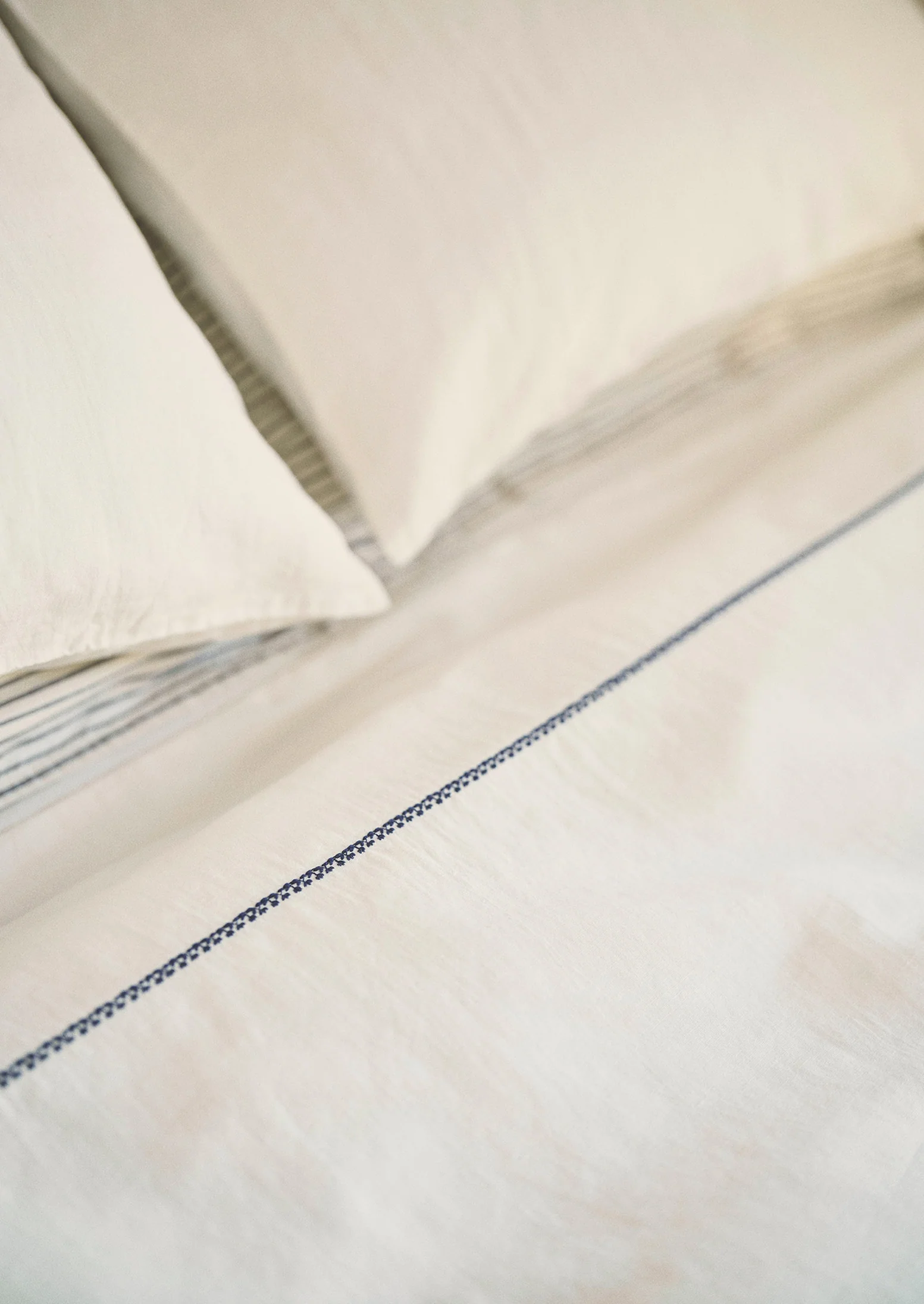 Bud Embroidered Duvet Cover | Ivory/Delft Blue - Image 4