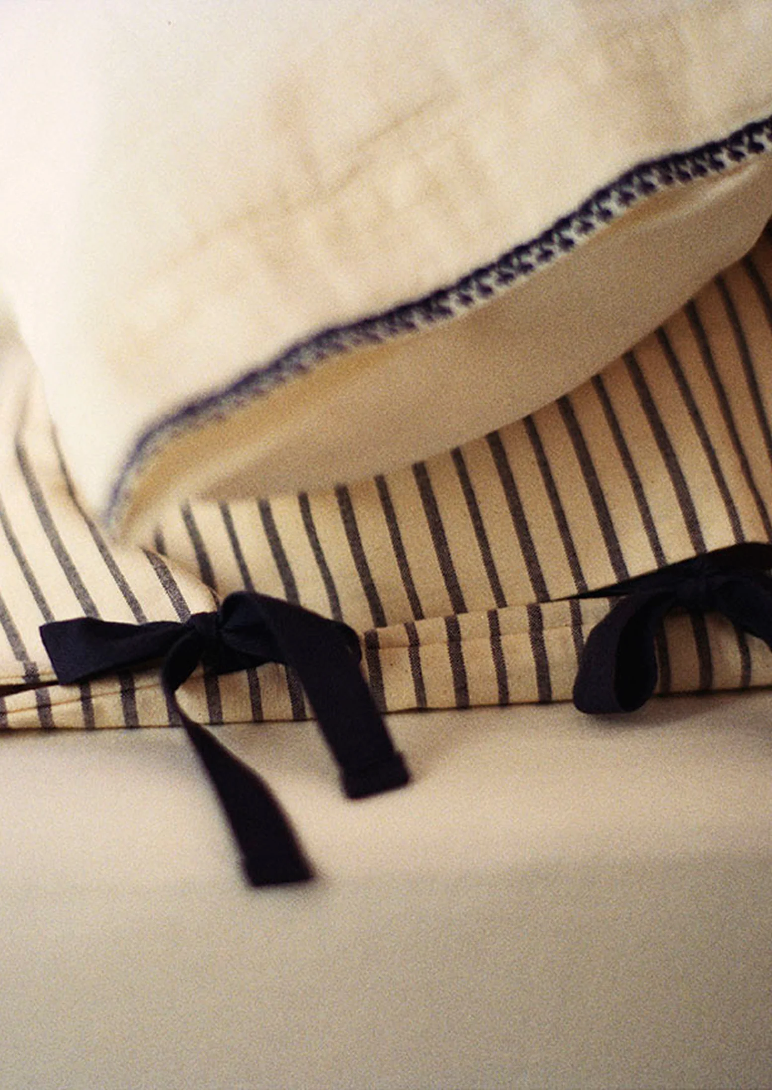 Bud Embroidered Housewife Pillowcase Set | Ivory/Delft Blue - Image 4