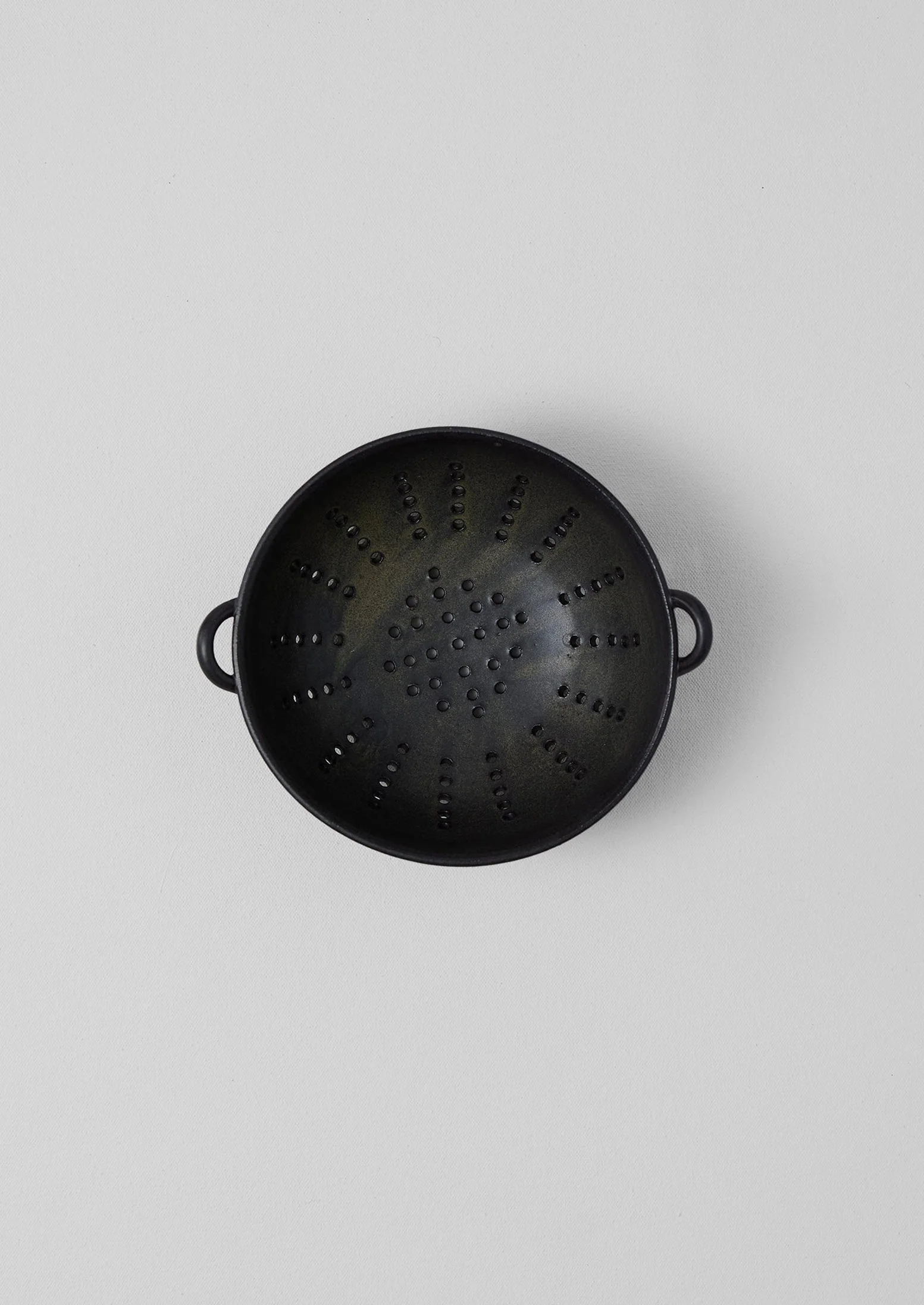 Carla Murdoch Berry Colander | Charcoal - Image 3