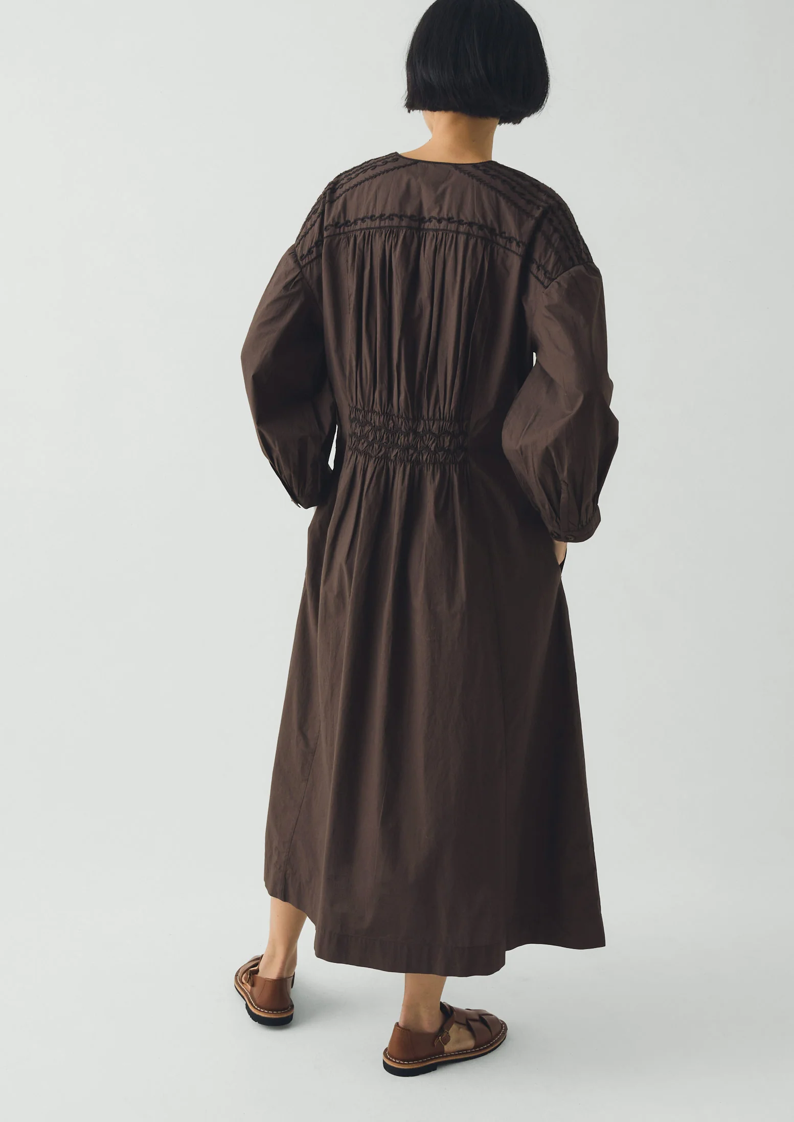 Contrast Smocked Cotton Dress | Black Walnut - Image 6