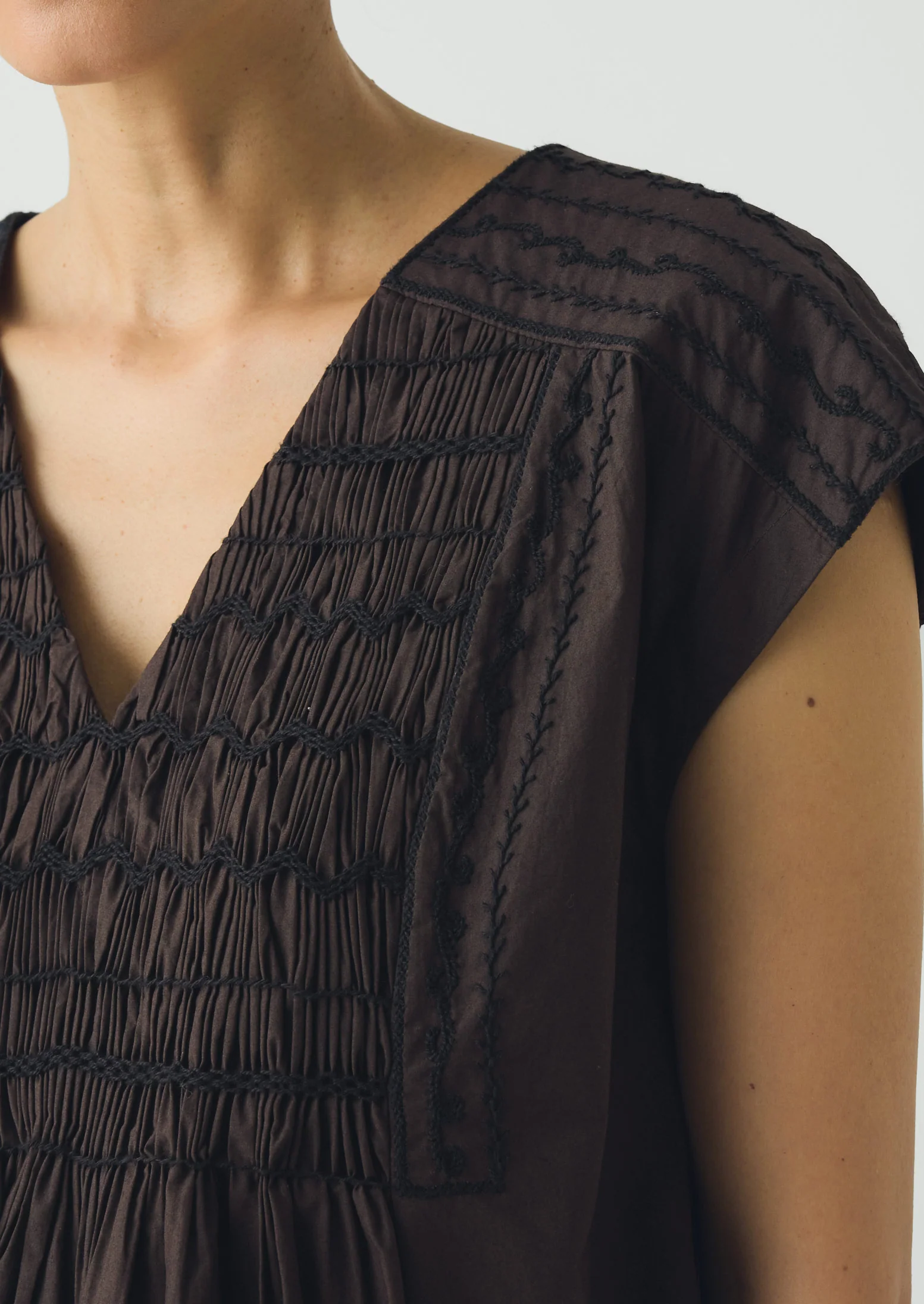 Contrast Smocked Cotton Top | Black Walnut - Image 3