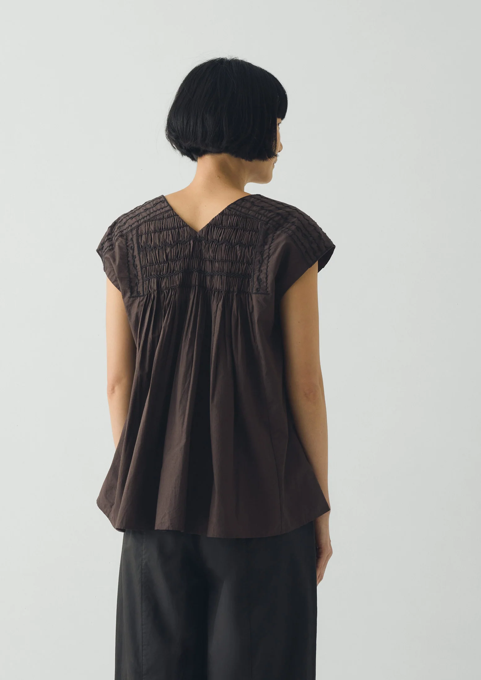 Contrast Smocked Cotton Top | Black Walnut - Image 4