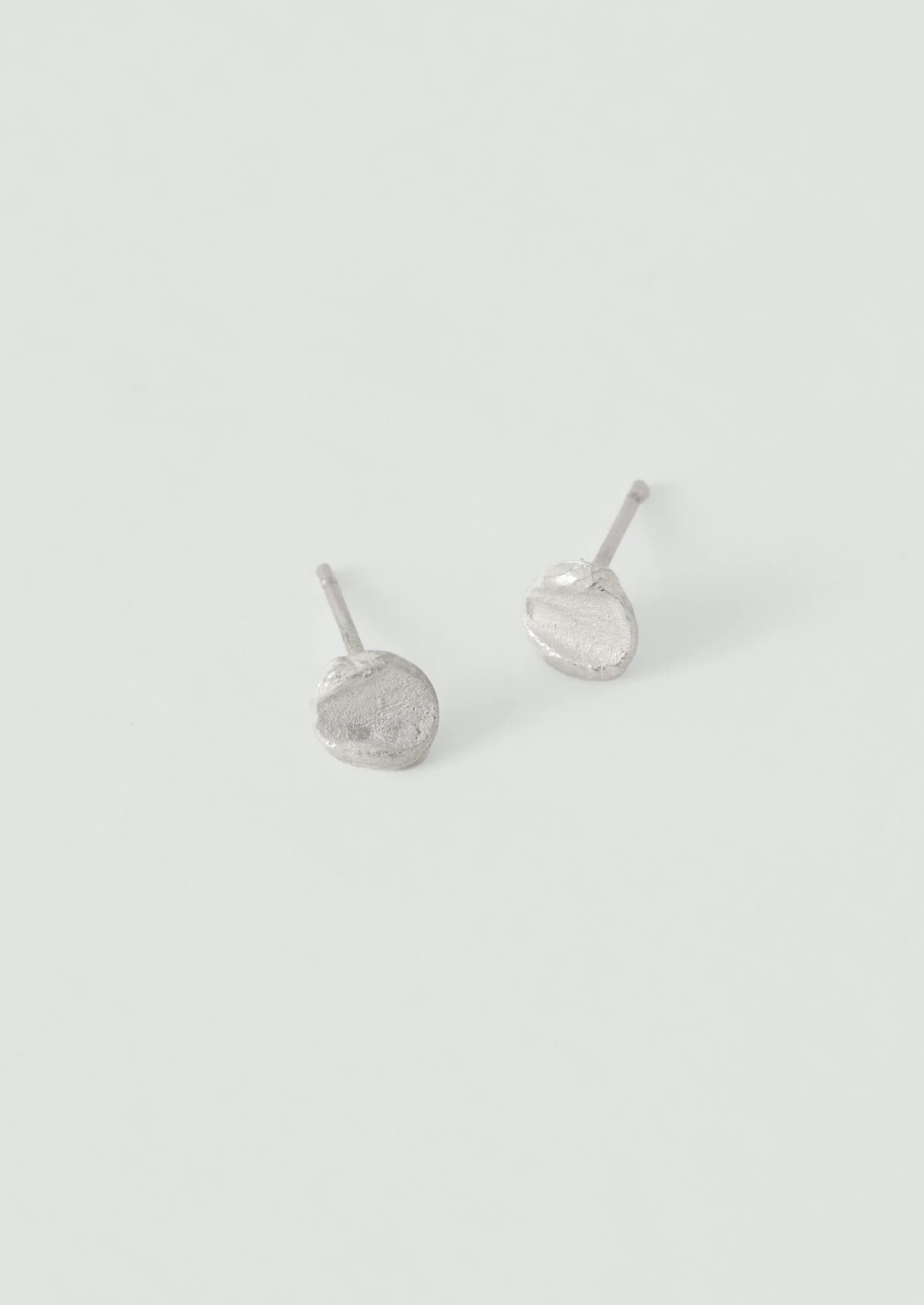 Emily Nixon Eolith Silver Earrings | Silver