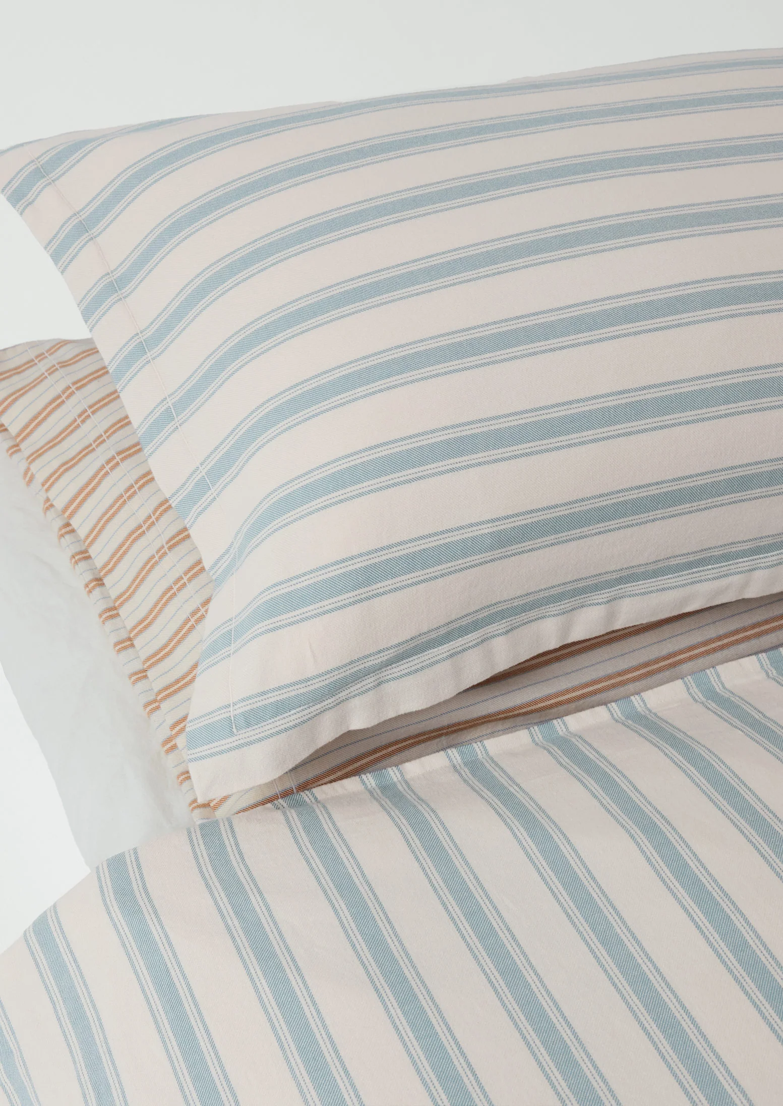 Fjord Stripe Cotton Flannel Oxford Pillowcase Set | Washed Blue/Ecru - Image 4