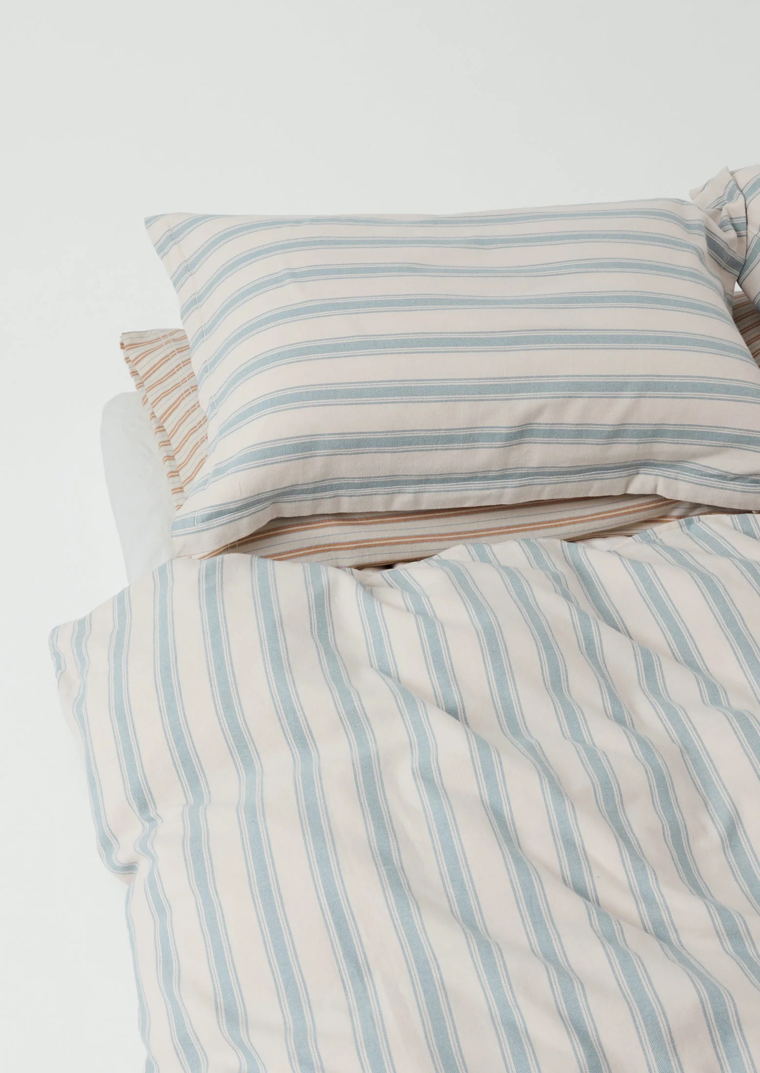 Fjord Stripe Cotton Flannel Oxford Pillowcase Set | Washed Blue/Ecru - Image 5
