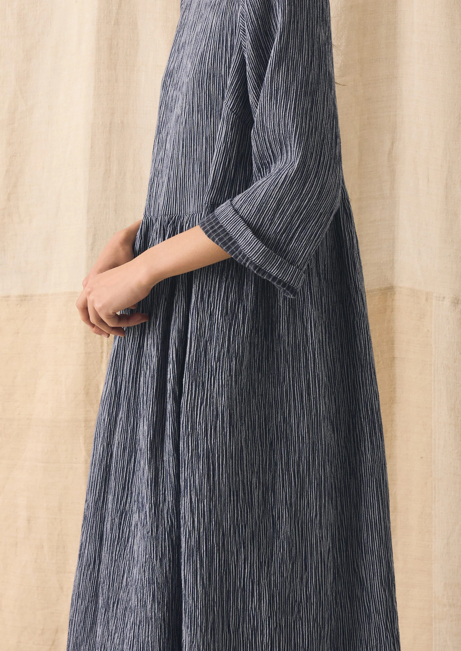 Freya Crinkle Cotton Dress | Dark Blue/White - Image 3