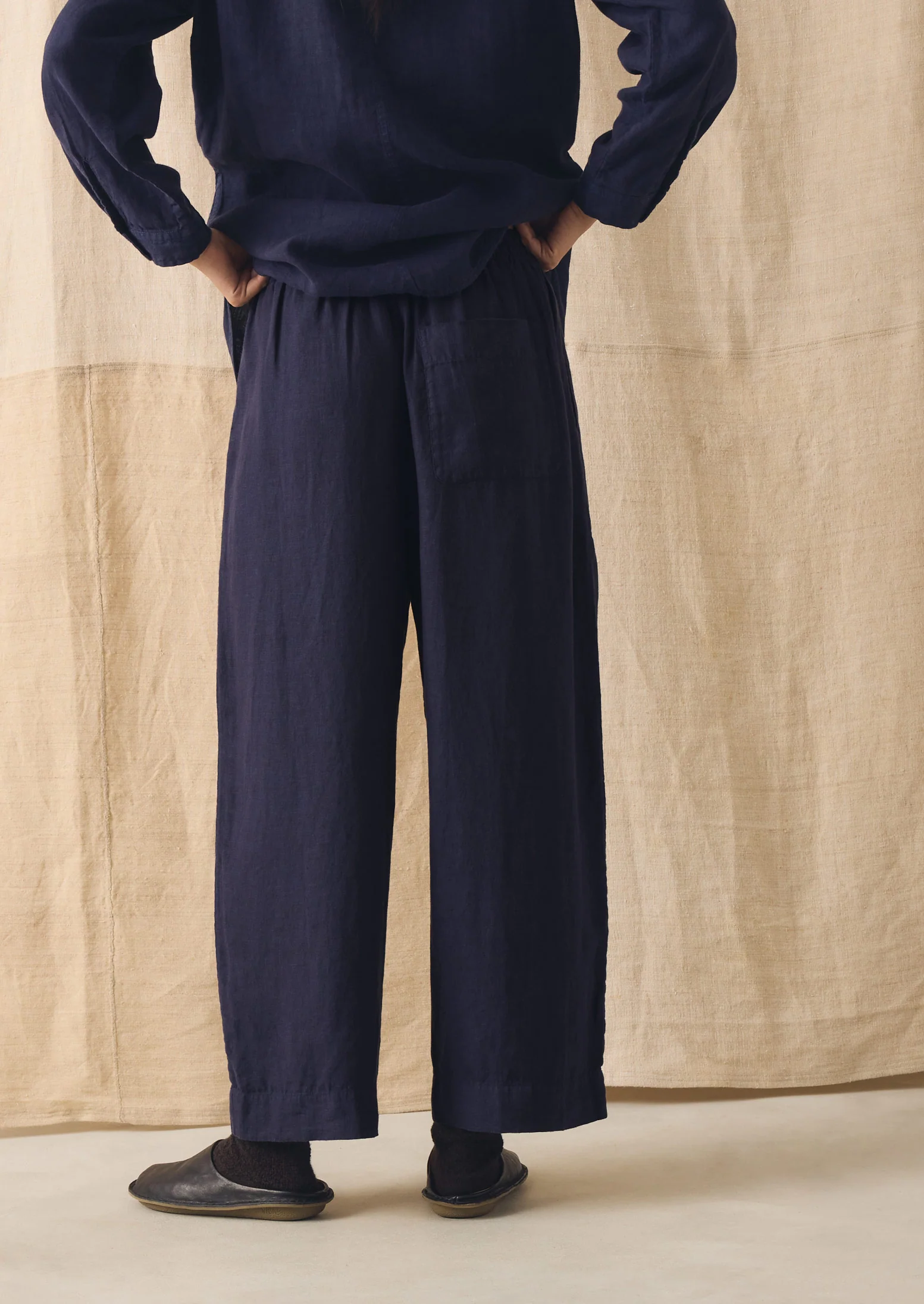Garment Dyed Linen Barrel Leg Trousers | Blueberry - Image 4