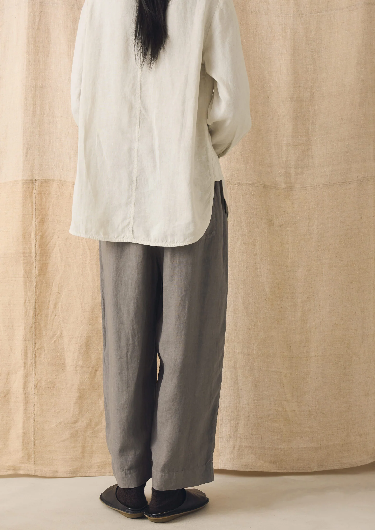 Garment Dyed Linen Barrel Leg Trousers | Iron - Image 4
