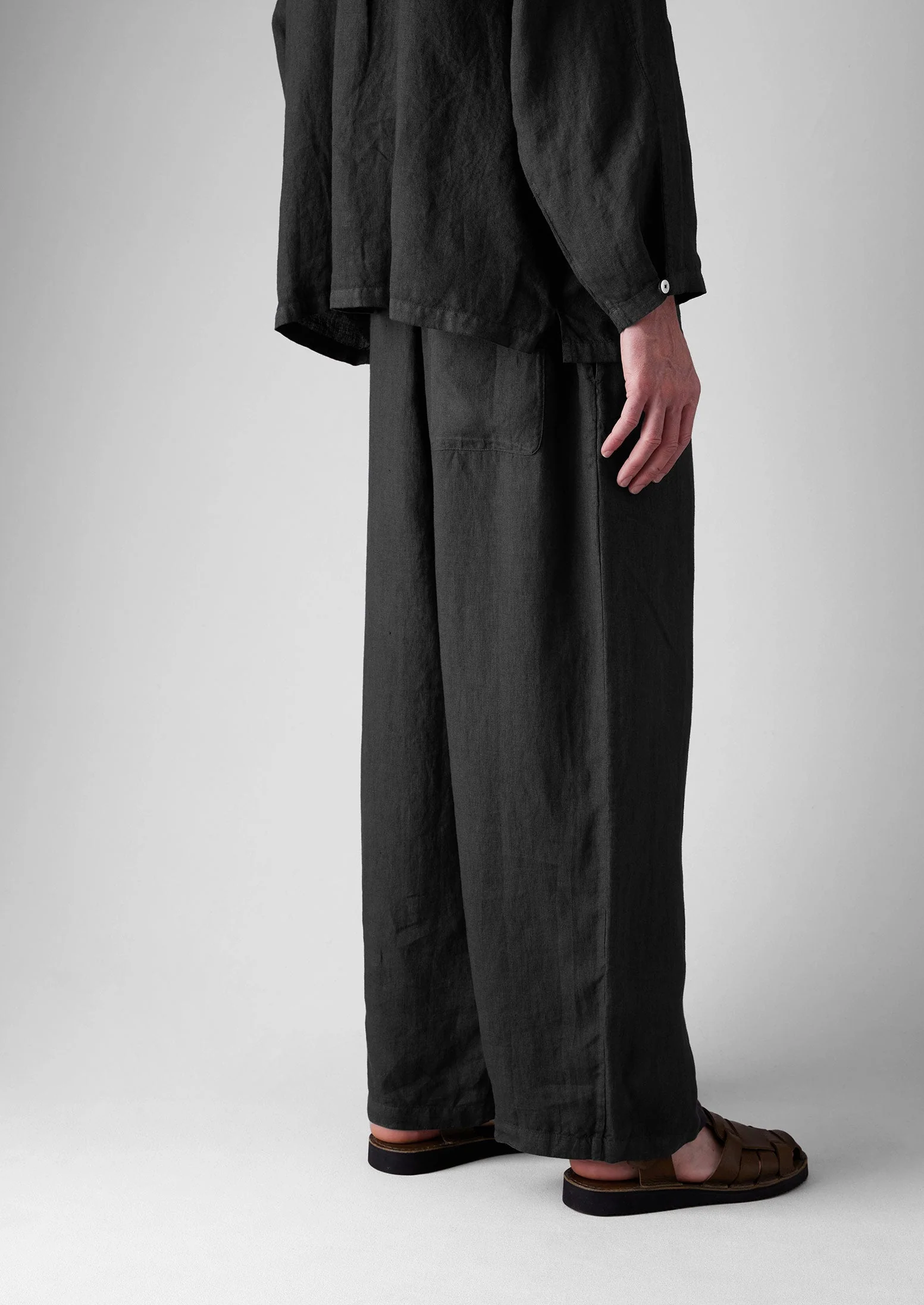 Garment Dyed Linen Drawstring Trousers | Black Pepper - Image 5