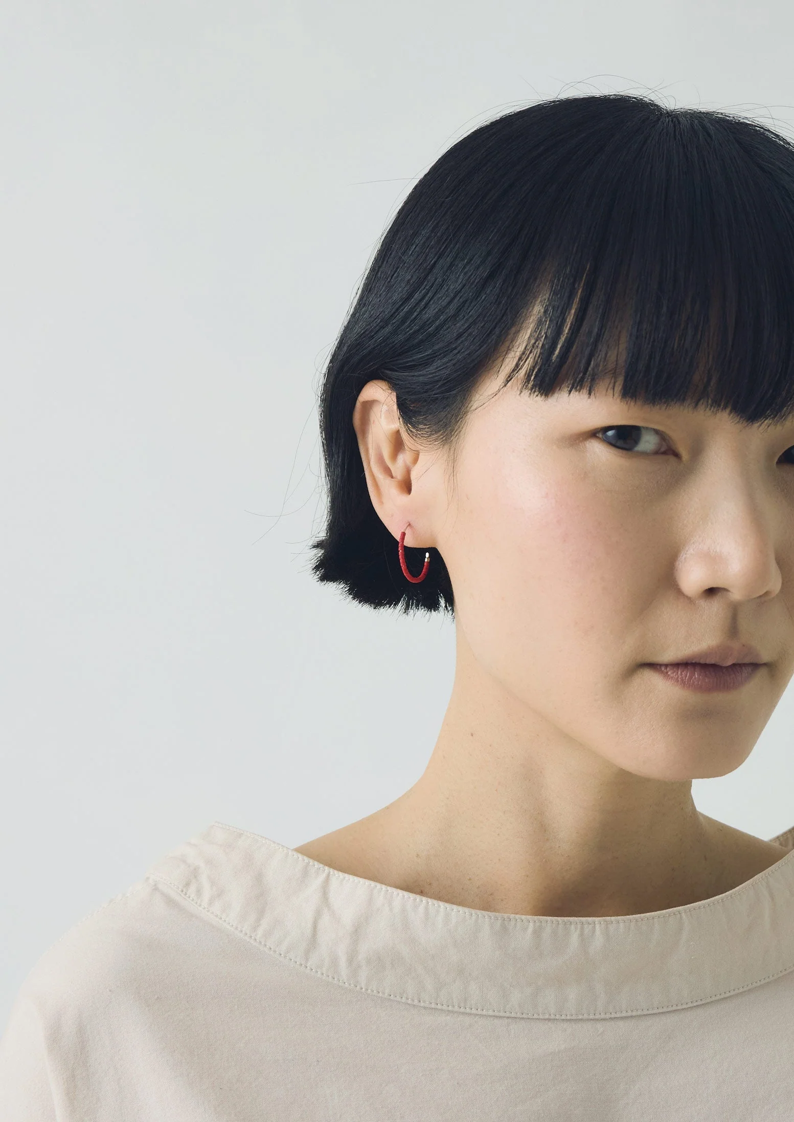 Helena Rohner Miyuki Glass Small Hoop Earrings | Tomato - Image 3