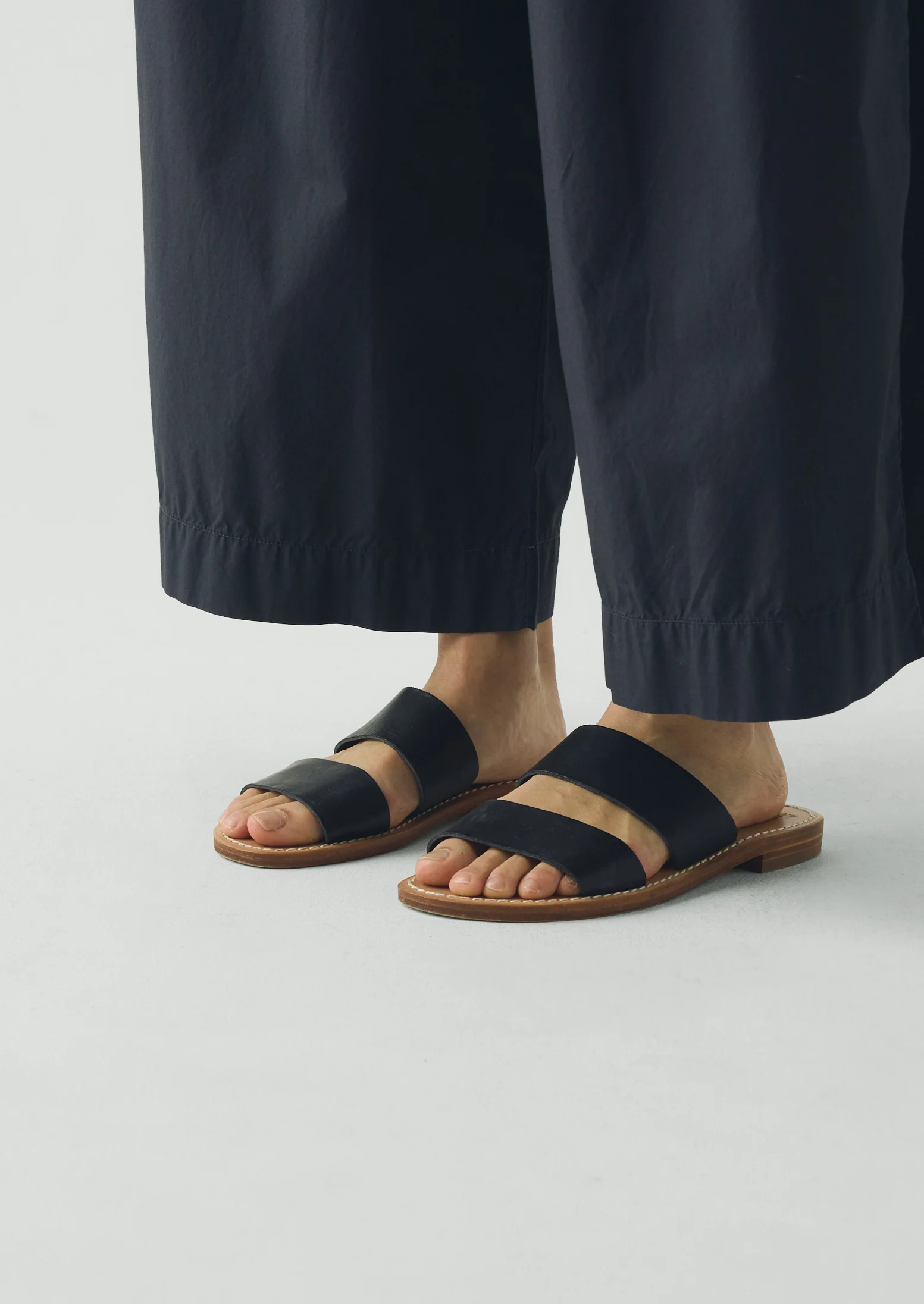 La Botte Gardiane Marcelle Leather Sandals | Black - Image 4