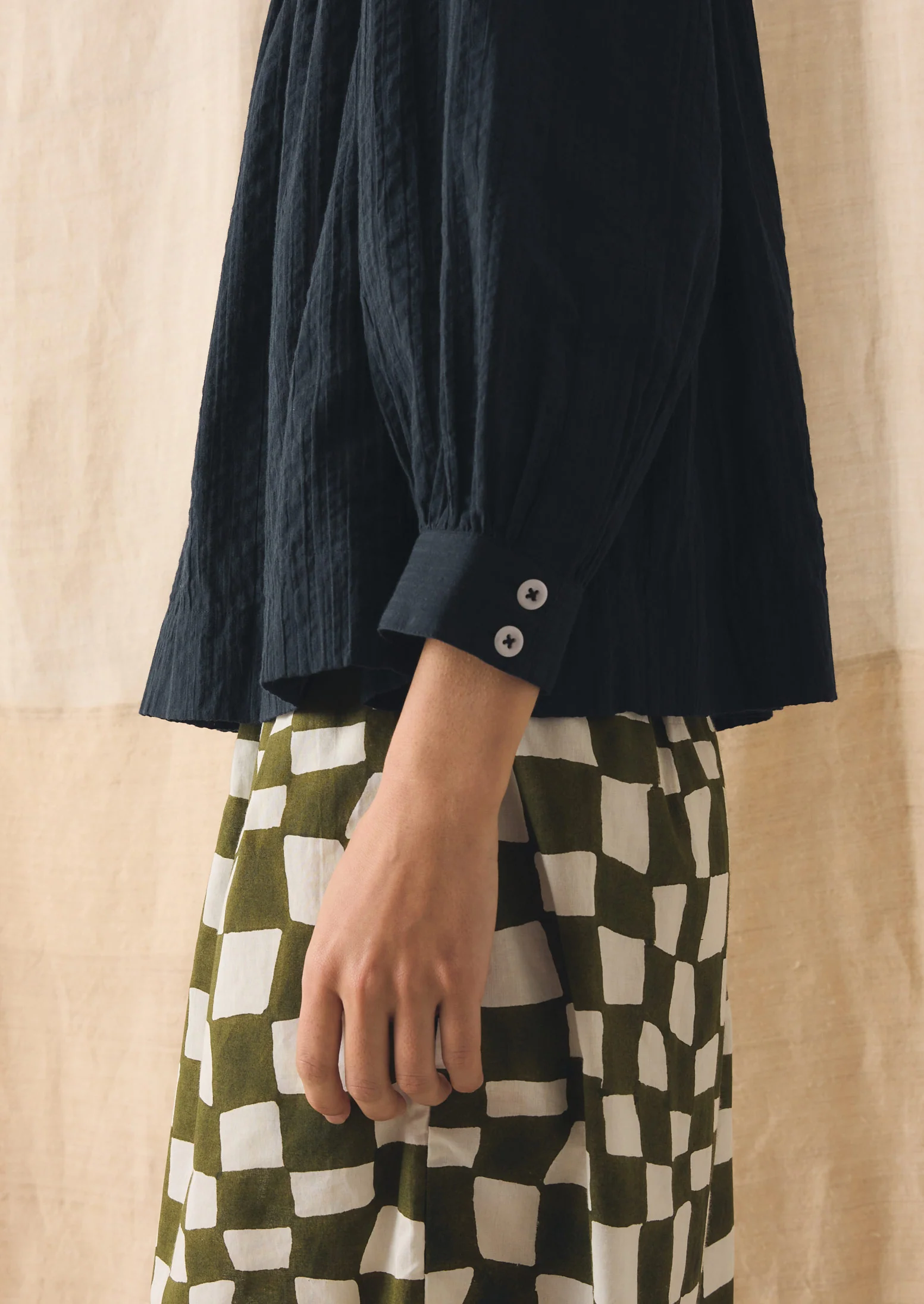 Lightweight Cotton Seersucker Shirt | Navy - Image 5