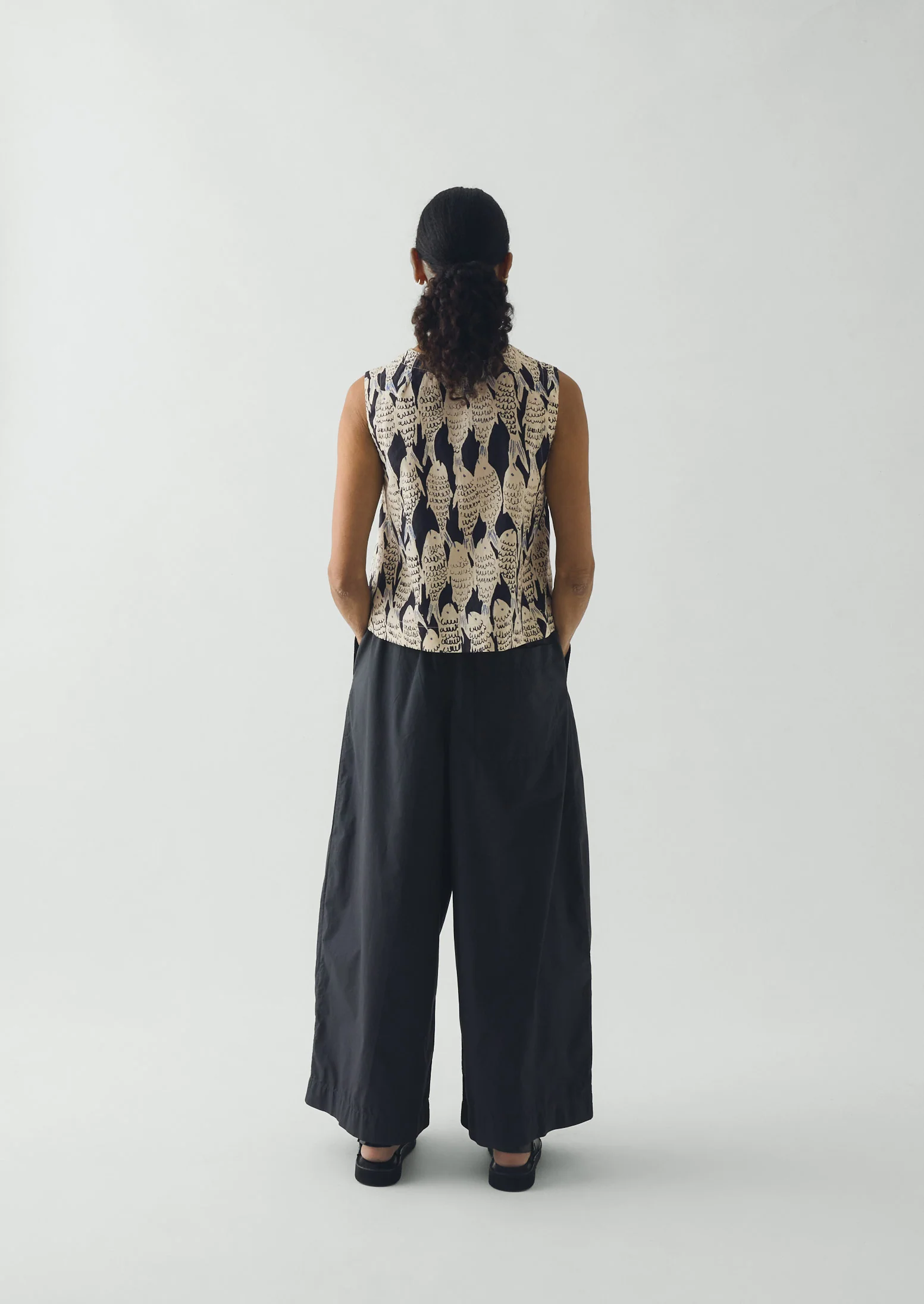 Market Fish Print Cotton Poplin Top | Slate - Image 4