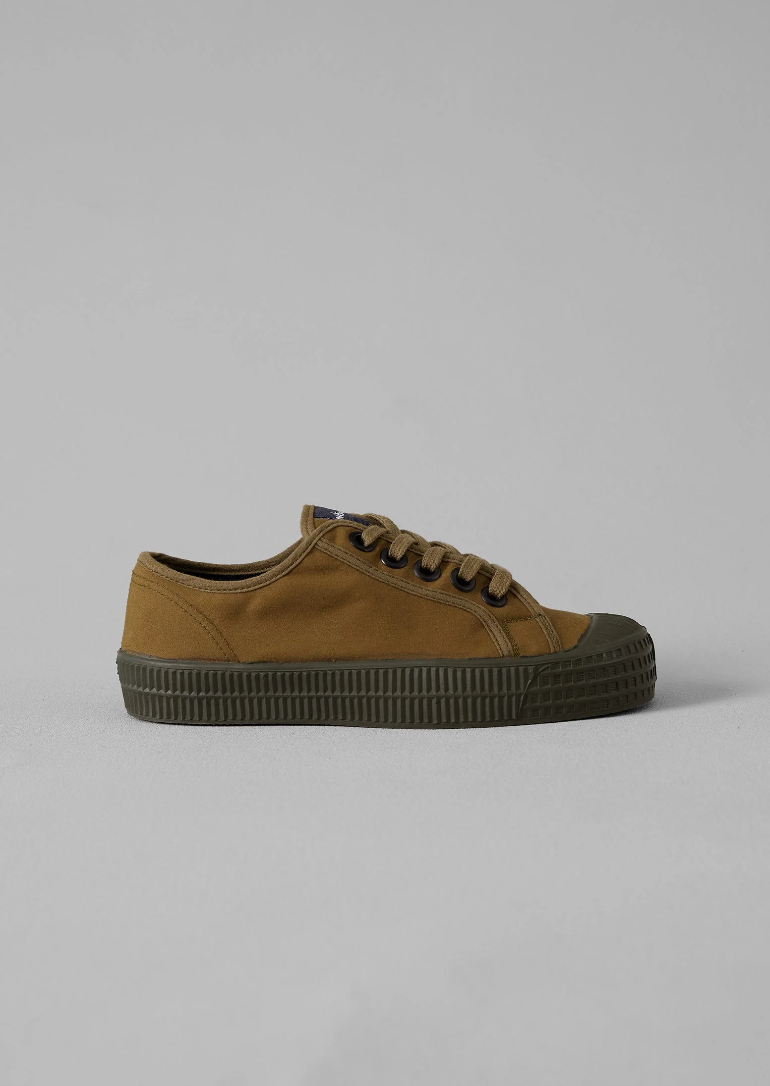 Novesta Star Master Waxed Cotton Plimsolls | Bark - Image 3