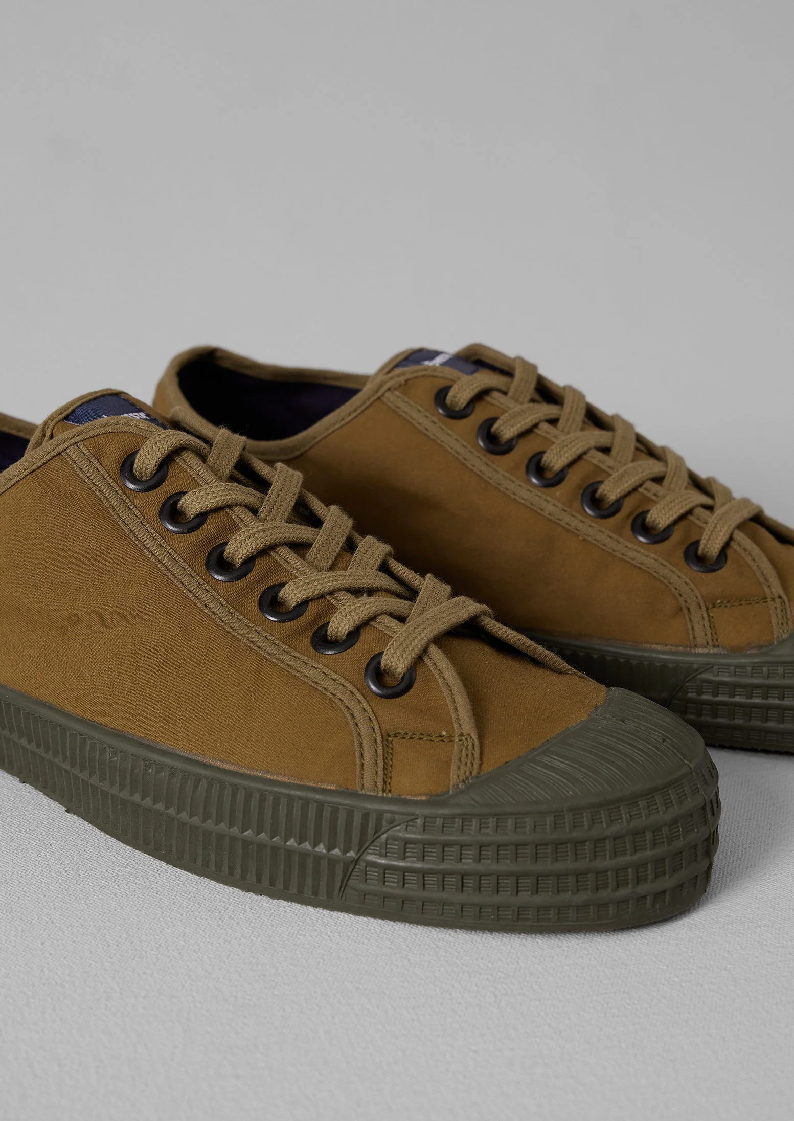 Novesta Star Master Waxed Cotton Trainers | Bark - Image 4