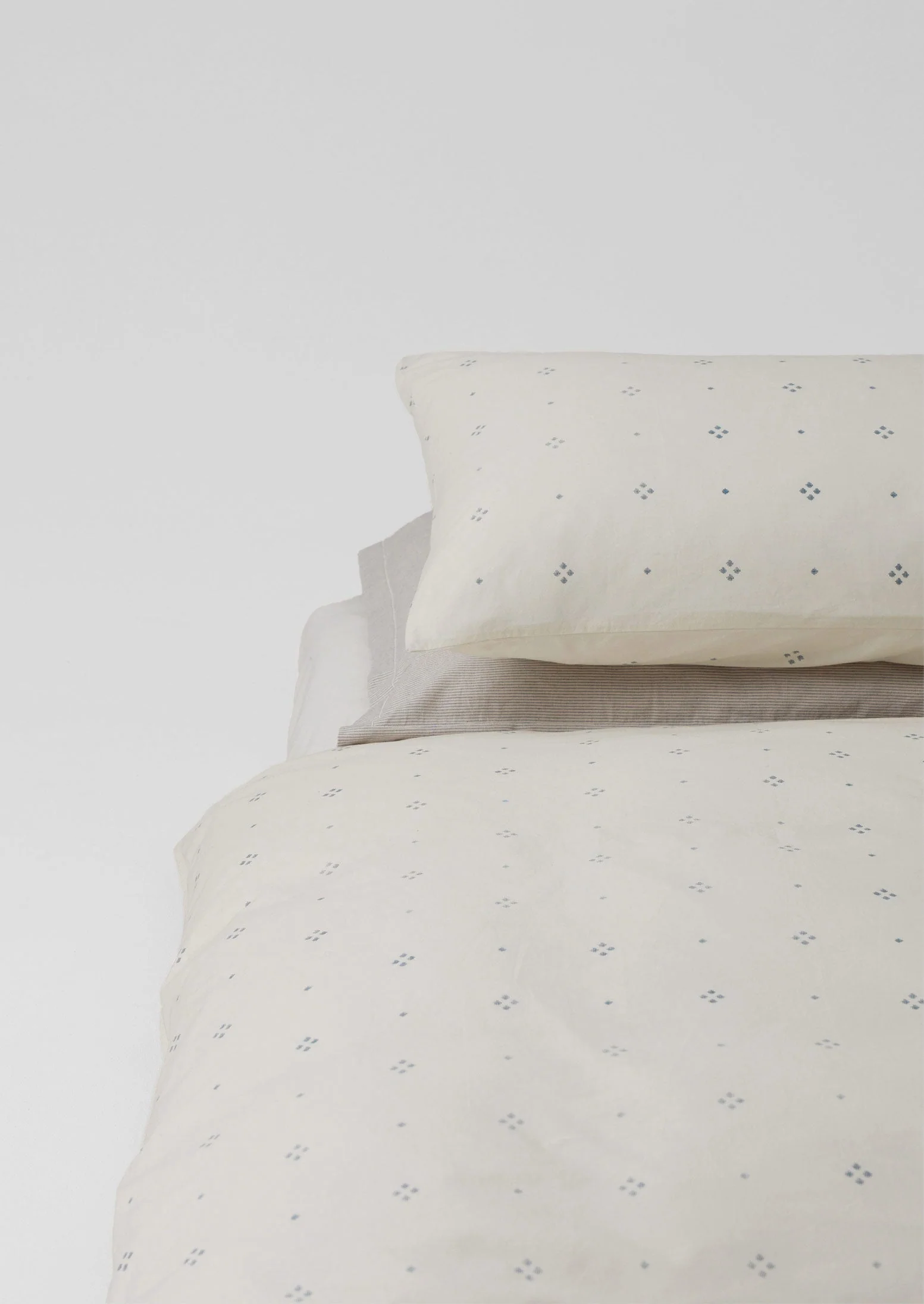 Rowan Print Cotton Poplin Duvet Cover | Ecru/Soft Blue - Image 9