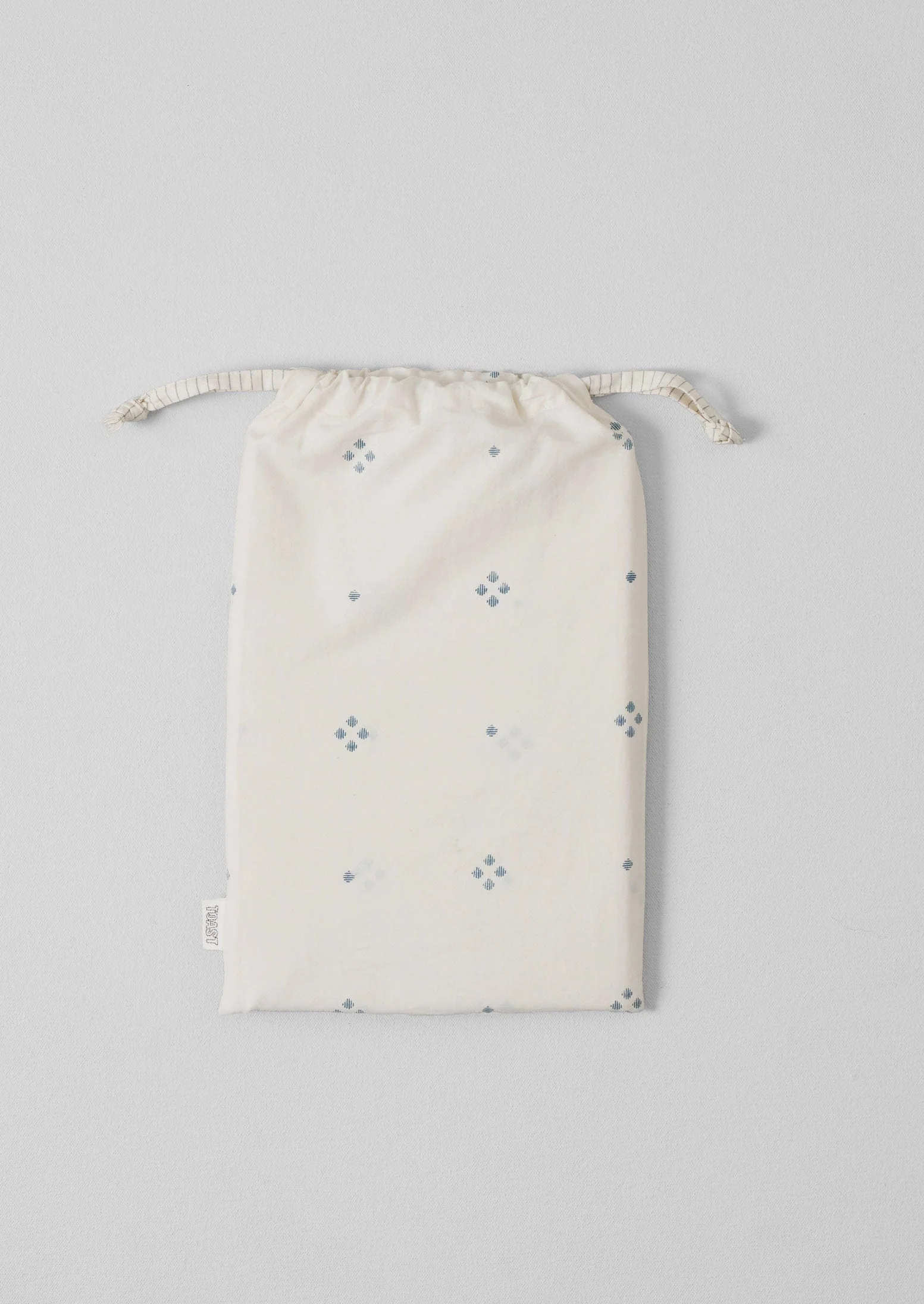 Rowan Print Cotton Poplin Housewife Pillowcase Set | Ecru/Soft Blue - Image 5