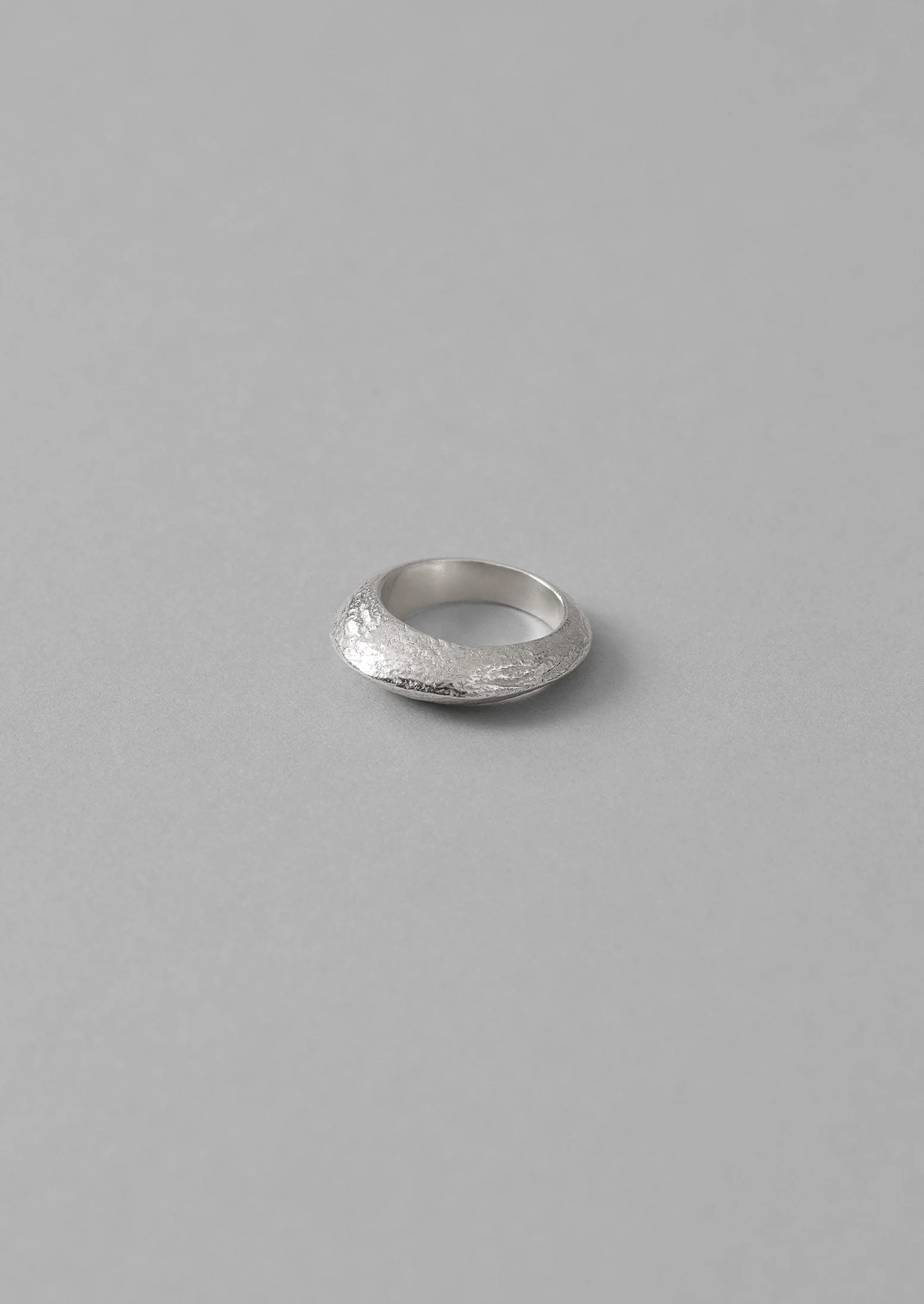 Sally Lacock Silver Sculpted Ridge Ring | Silver - Image 3
