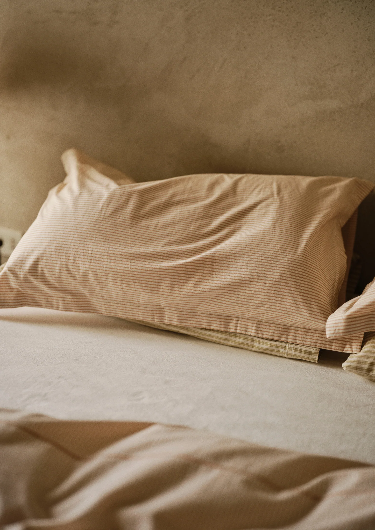 Soft Stripe Cotton Oxford Pillowcase Set | Clay/Ecru - Image 3