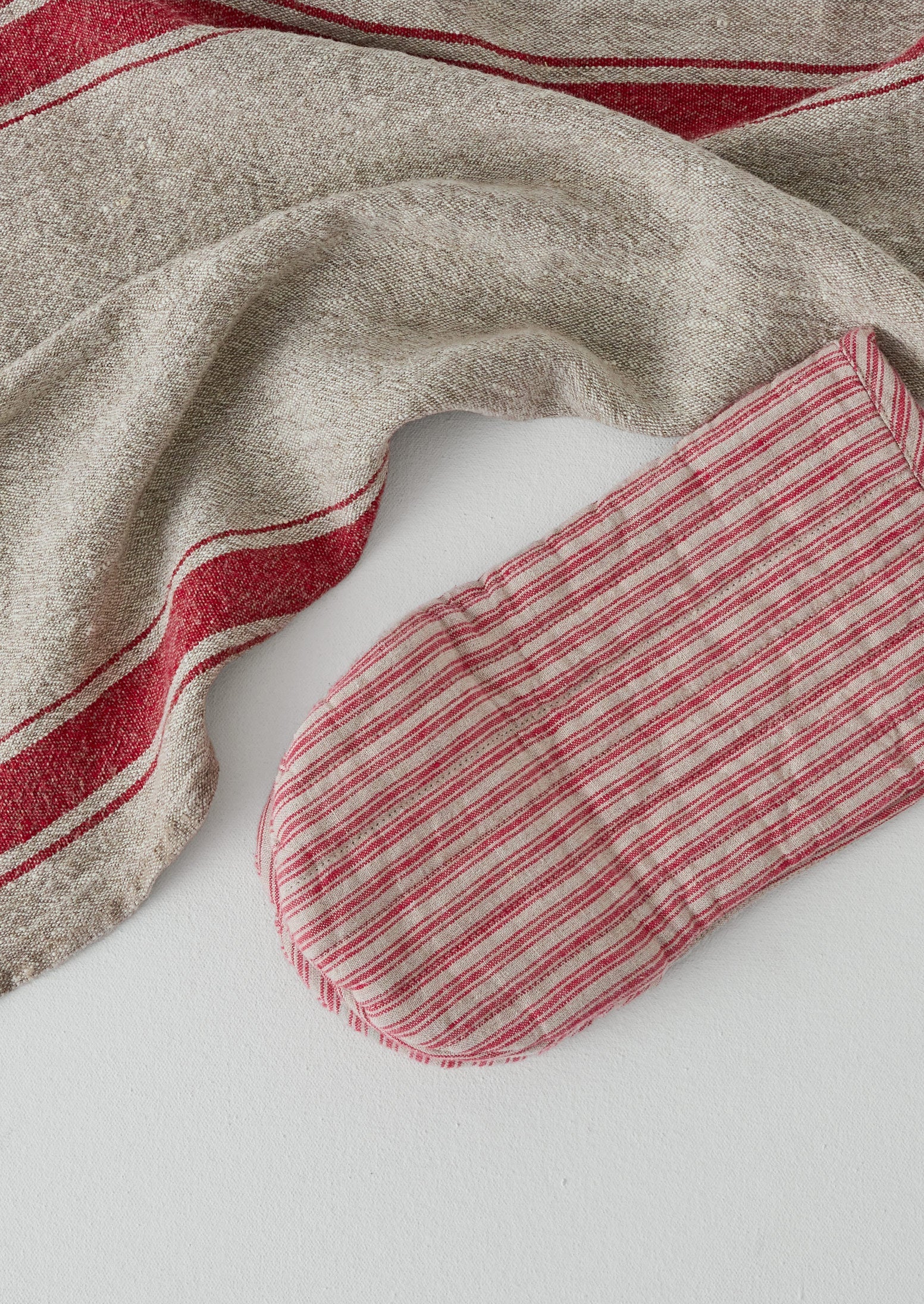 Stripe Linen Oven Glove | Natural/Red - Image 4