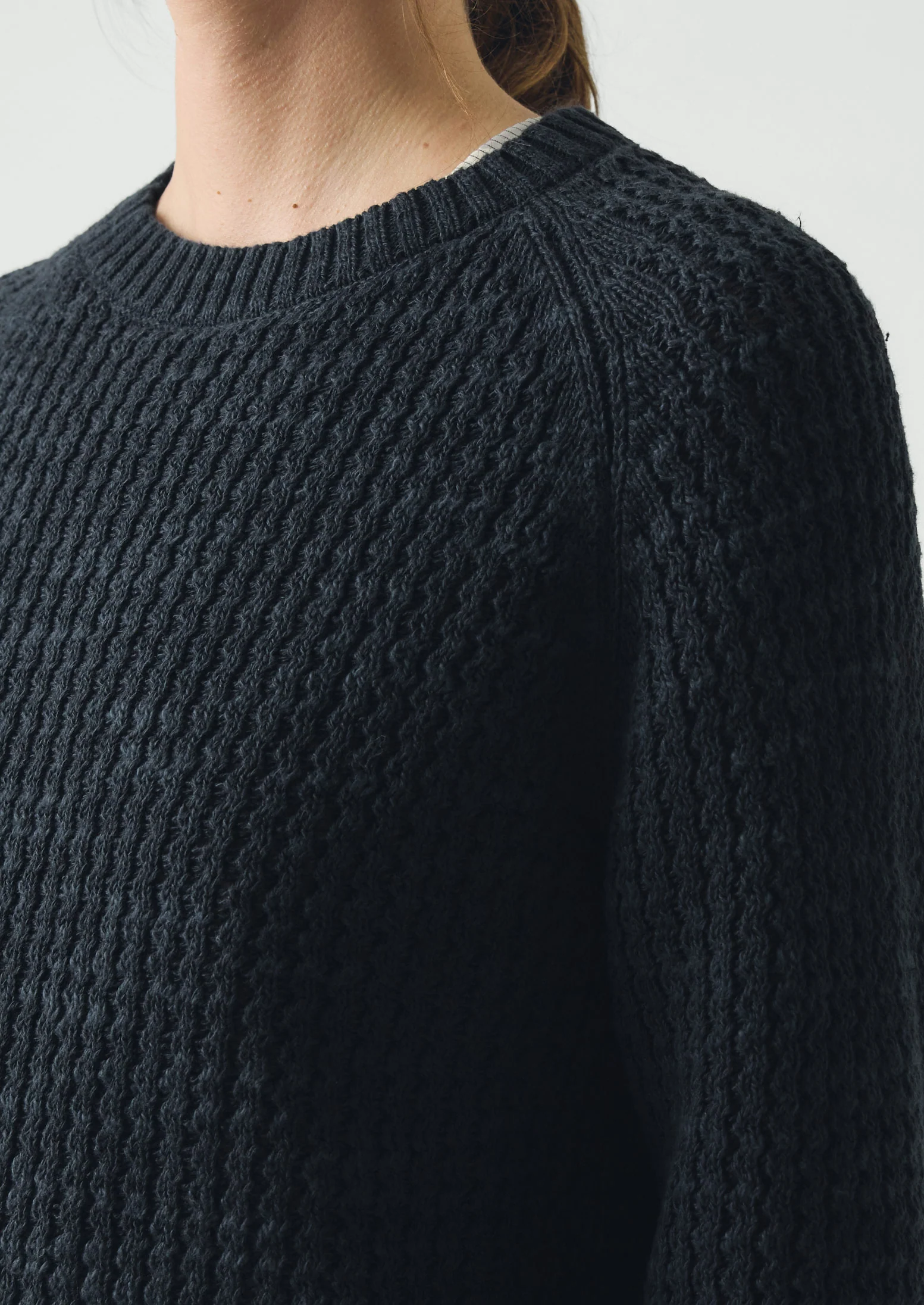 Textured Rib Linen Cotton Sweater | Dark Navy - Image 5
