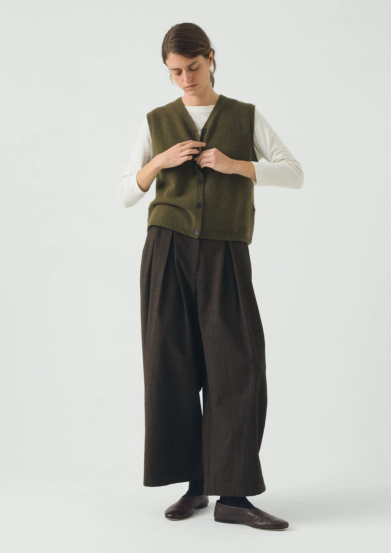 Wool Cashmere V Neck Tank | Olive Melange - Image 2