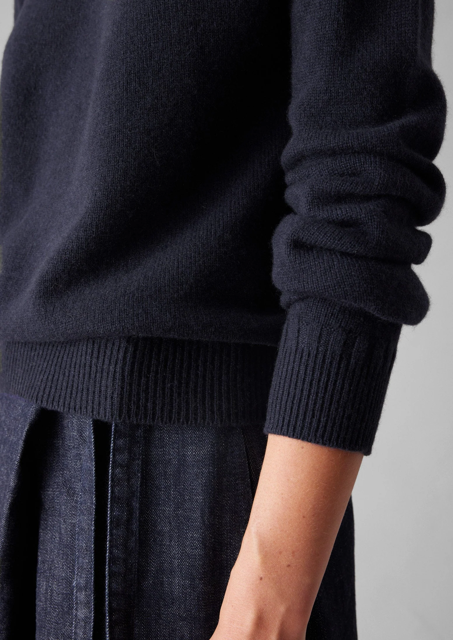Wool Cashmere Crew Neck Sweater | Dark Navy - Image 4